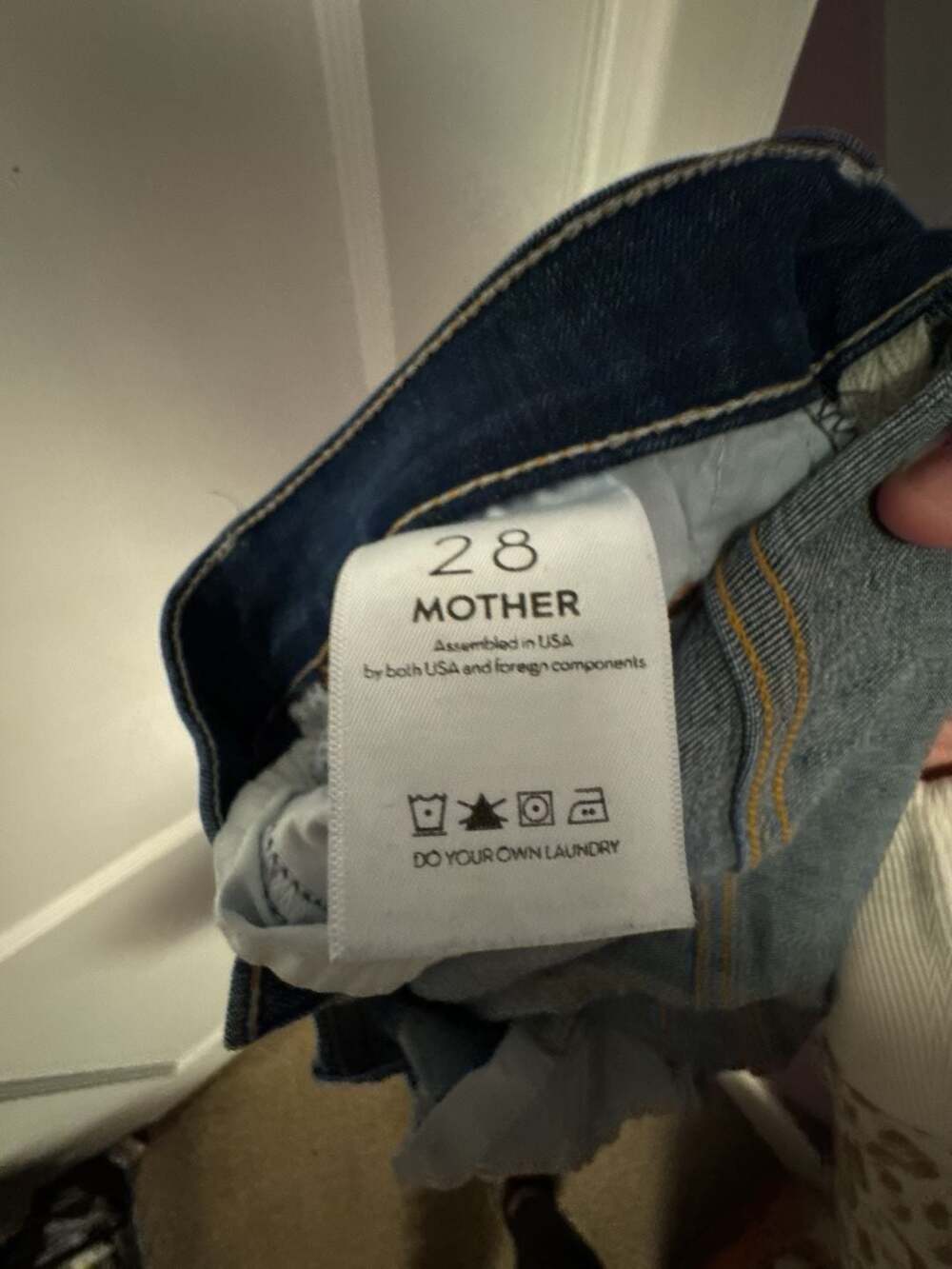 MOTHER The Weekender Fray Jeans Size 28 - Picture 6 of 8